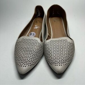 REPORT Flats Shoes Bone Laser Cutout Size 8.5 Loafers Pointy Toe Witchy Casual